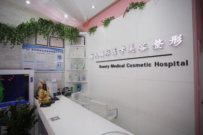 心系長(zhǎng)者，專(zhuān)業(yè)守護(hù) XX護(hù)理機(jī)構(gòu)服務(wù)簡(jiǎn)介