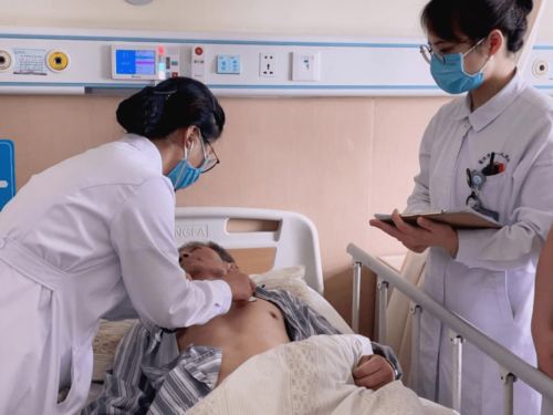 體驗(yàn)換位思考，深化服務(wù)理念——市一院第二階段護(hù)理崗前培訓(xùn)聚焦服務(wù)優(yōu)化